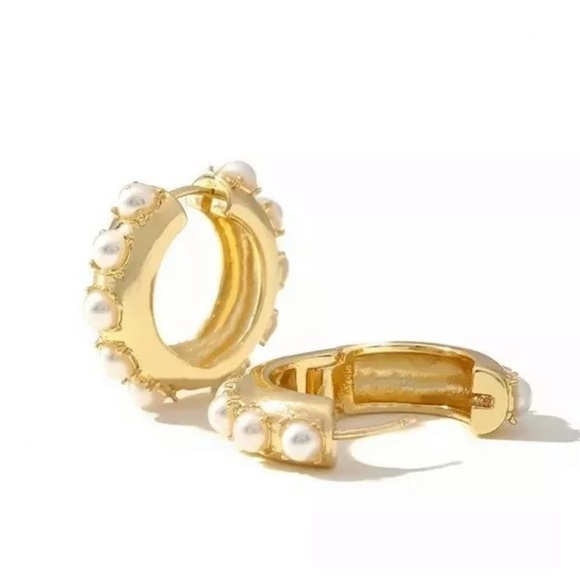 🖤 Eva 🖤 Chunky Gold Huggies Hoop Earrings NWT - Picture 6 of 9